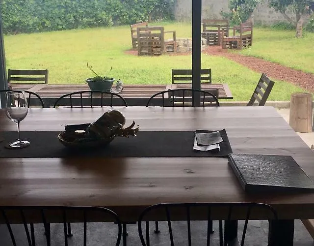 Main House Feriehus Água de Alto